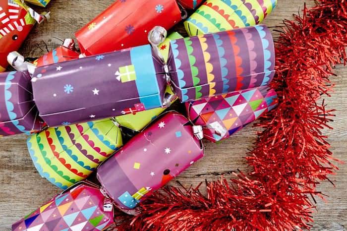Regali Di Natale In Inglese.Christmas Crackers I Gadget Natalizi Tipici Del Regno Unito